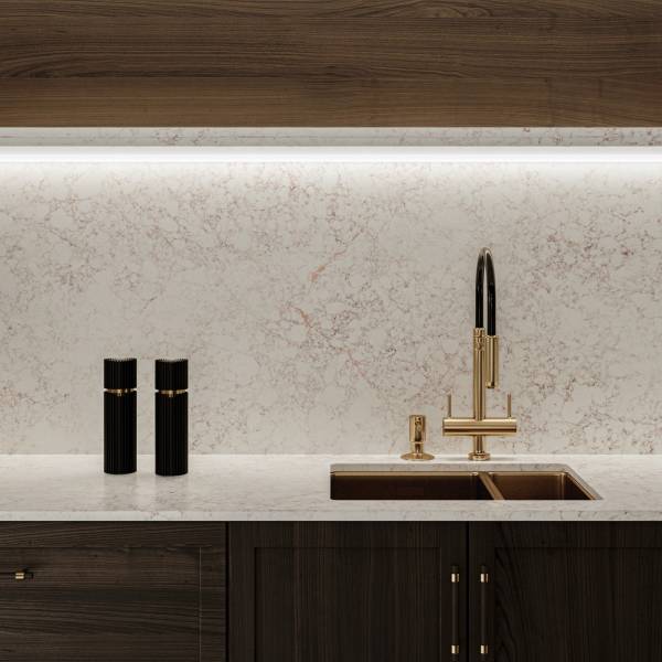 Crédence murale en Quartz silestone xm Rvière Rose de la Collection Chic Bohême dans une cuisine à Saint Loubès 33